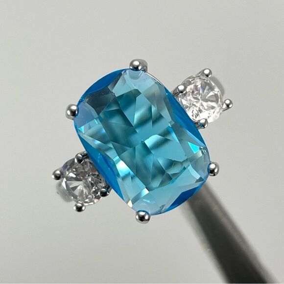 Stunning Elegant Statement Oval Cut Bright Blue Diamond CZ Silver Plated Ring